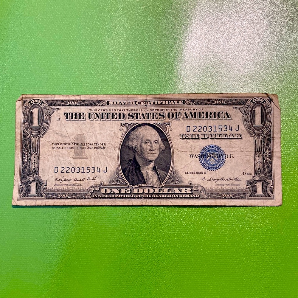 Collectors item 1935 G $1 bill Has no “In God We Trust” on it